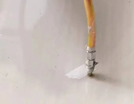 都安瓷砖空鼓维修公司专业解答在瓷砖铺贴过程中，如果使用的砂料过粗（如全部使用了粗砂），可能会导致以下问题